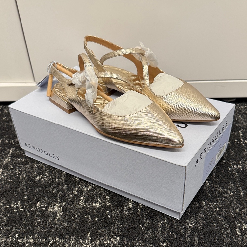 AEROSOLES Women's Gold Pointed Heels